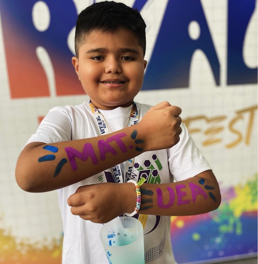 Amazonense de 11 anos aprovado na universidade aprendeu a falar inglês por vídeos