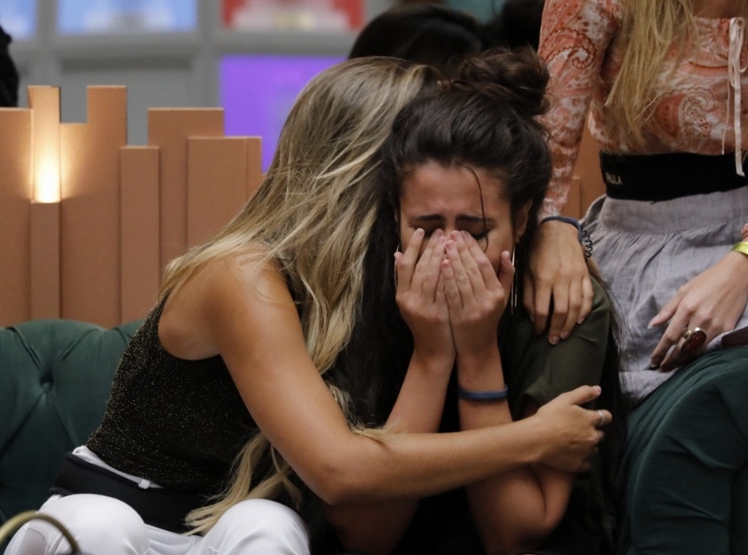 Globo é condenada a pagar R$ 100 mil a professora por música no BBB