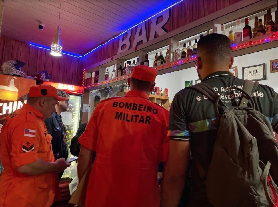 Fiscalização flagra adolescentes trabalhando em bar em Manaus
