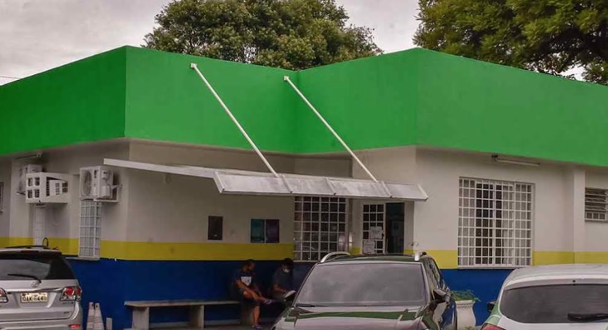 Homem é preso por espancar pai e jogá-lo da escada na Compensa