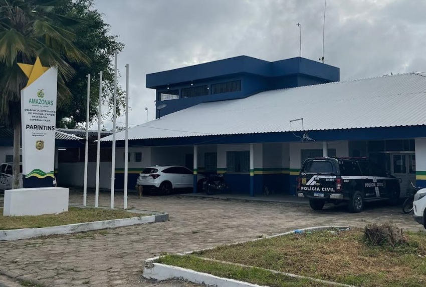 Homem é preso por pular muro da casa da ex e agredi-la em Parintins