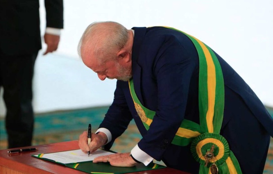 Lula deve assinar hoje PL que regulamenta profissão de motoristas de App