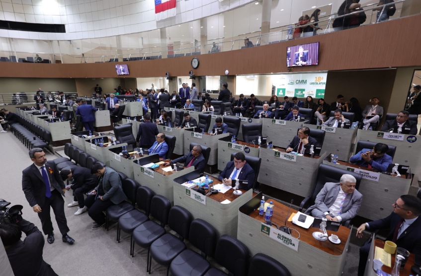 Câmara de Manaus analisa reajustes salariais de servidores