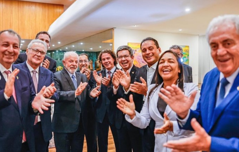 Lula se reúne com senadores e critica fim da reeleição