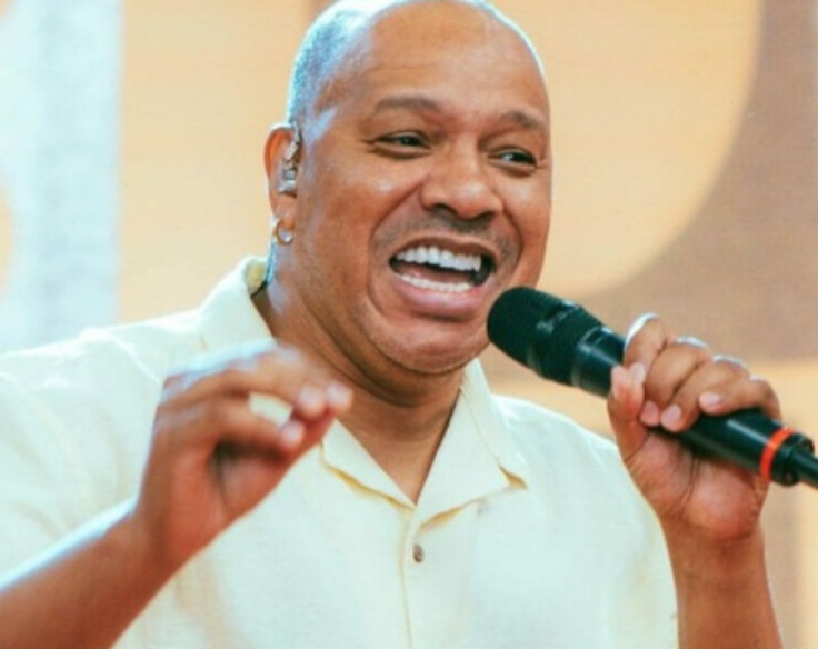 Com câncer, Anderson, do grupo Molejo, é internado com fortes dores