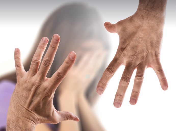 A cada 24 horas, ao menos oito mulheres são vítimas de violência