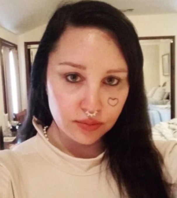 Ex-atriz teen Amanda Bynes é reprovada em teste para ser manicure 