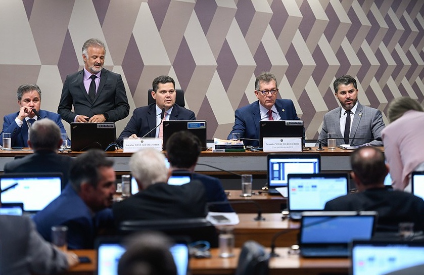 Saiba quais senadores votaram contra PEC das drogas