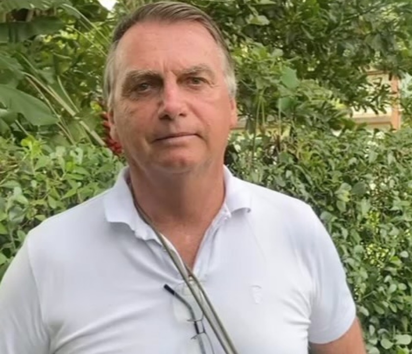 Bolsonaro, Cid e deputado são indiciados pela PF sob suspeita de fraude em cartão de vacinação