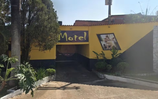 Cliente quebra portão de motel para não pagar conta de suíte presidencial