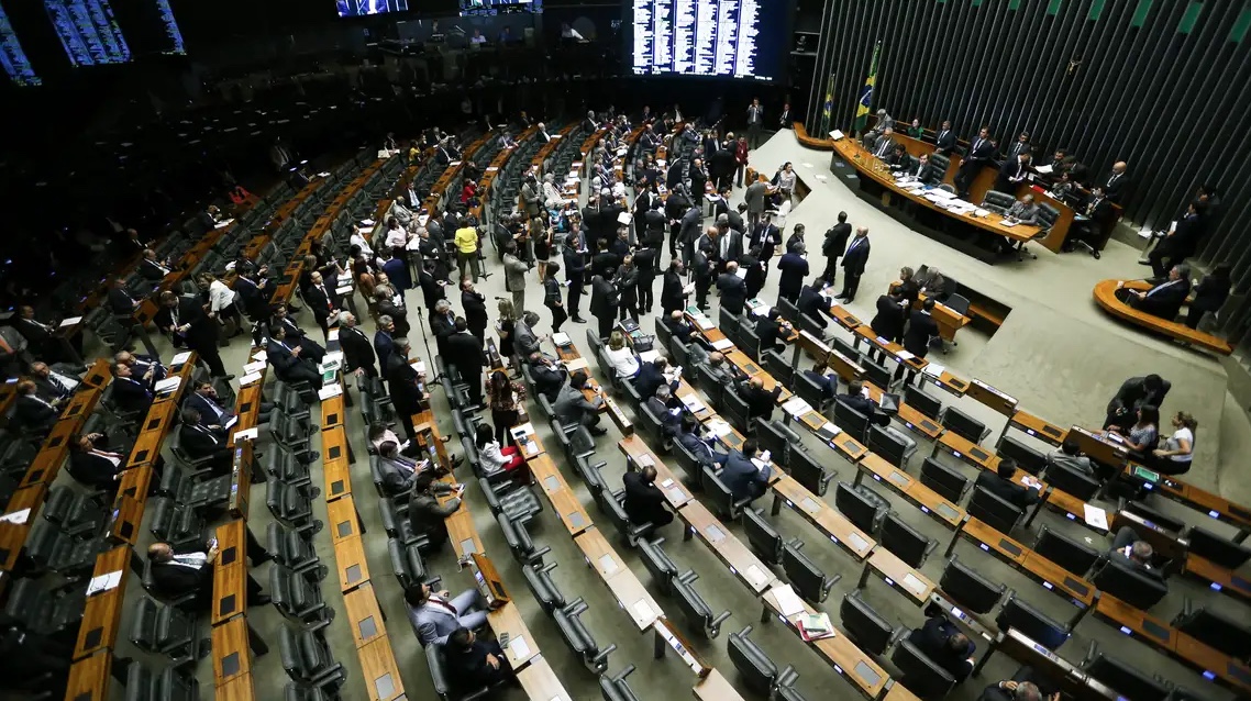 Câmara enterra PL das Fake News e rediscutirá texto do zero após caso Musk