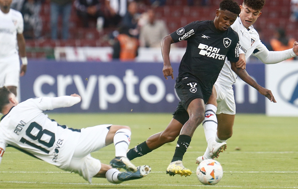 Botafogo perde na estreia de Artur Jorge e se complica na Libertadores