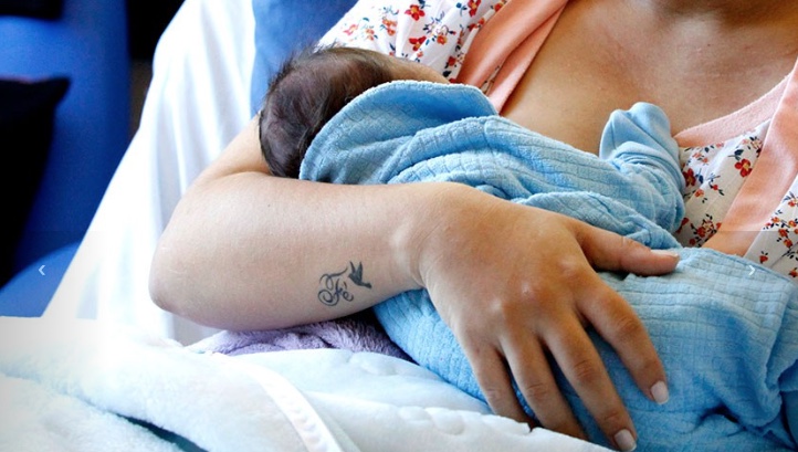 Hospitais devem garantir direito do bebê à amamentação, determina PL