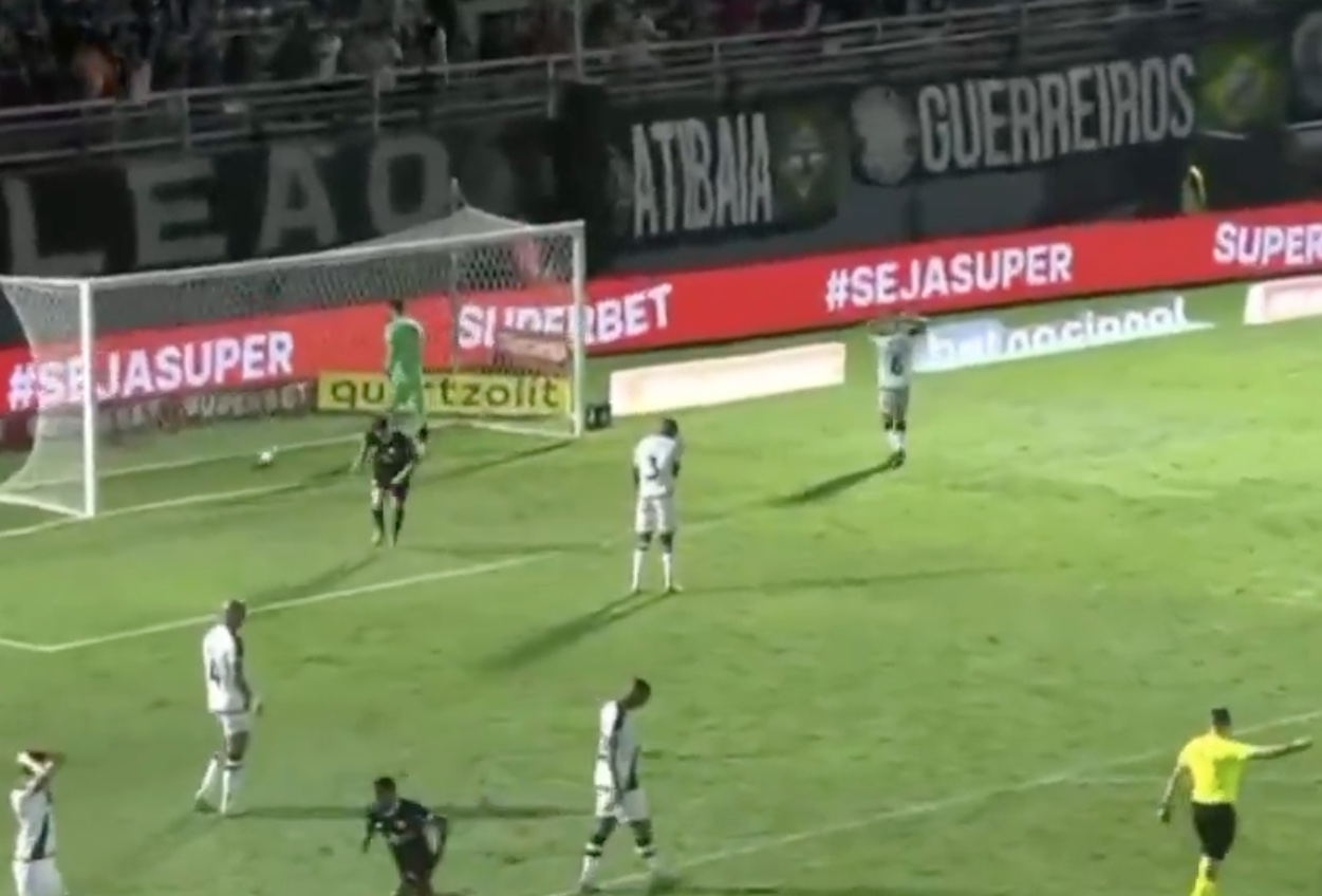 Bragantino aproveita falhas do Vasco e vence a primeira no Brasileiro