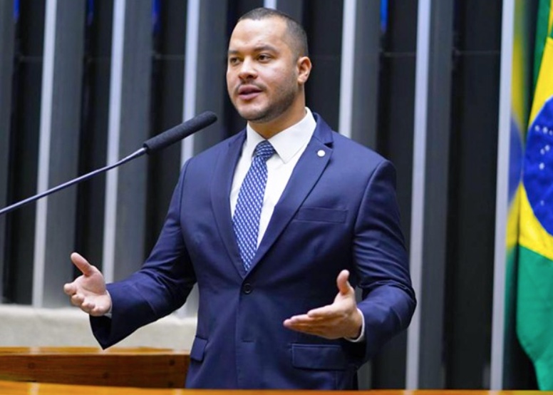 TRE rejeita ações que poderiam cassar mandato de Adail Filho 