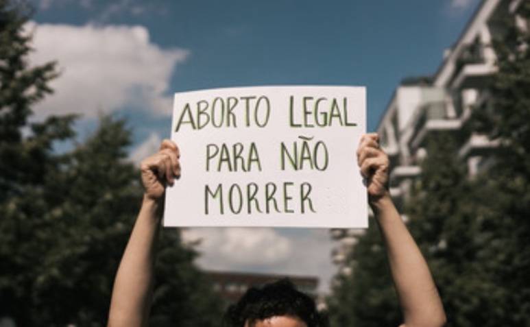 Norma que restringe aborto legal volta a valer após liminar ser derrubada