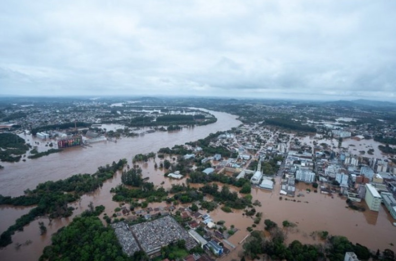 Deputados pedem adiamento do Enem dos Concursos devido às enchentes no RS