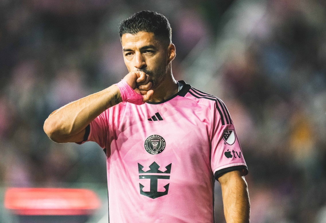 Ex-Grêmio, Suárez demonstra apoio ao RS: 'Tentando ajudar à distância'