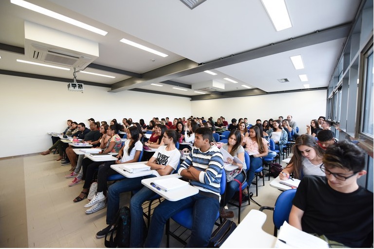 Enem 2024 acontece em novembro; saiba como se inscrever