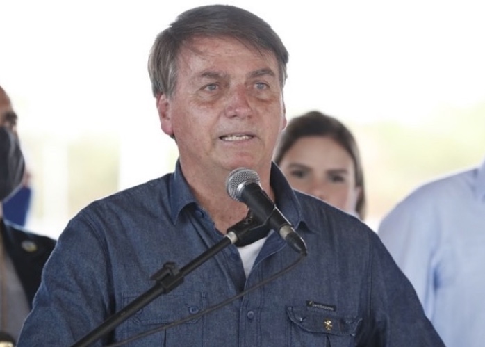 Justiça ordena que Bolsonaro apague montagem com Boulos das redes sociais