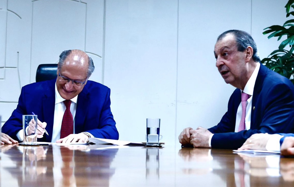 Omar Aziz sela parceria com governo federal para impulsionar a ZFM