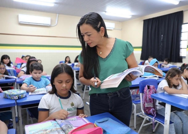 Prefeitura envia nova data-base de professores à CMM; saiba novo percentual