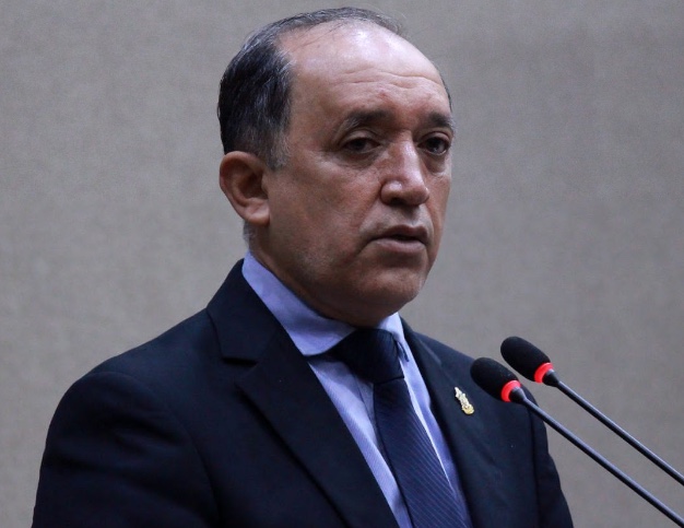 Vereador diz que bolacha com suco é o suficiente para alimentar alunos em Manaus