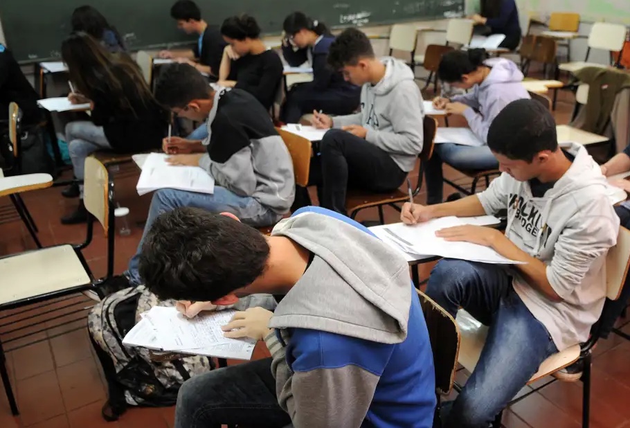 PL quer colocar disciplina sobre processos políticos em escolas do Amazonas