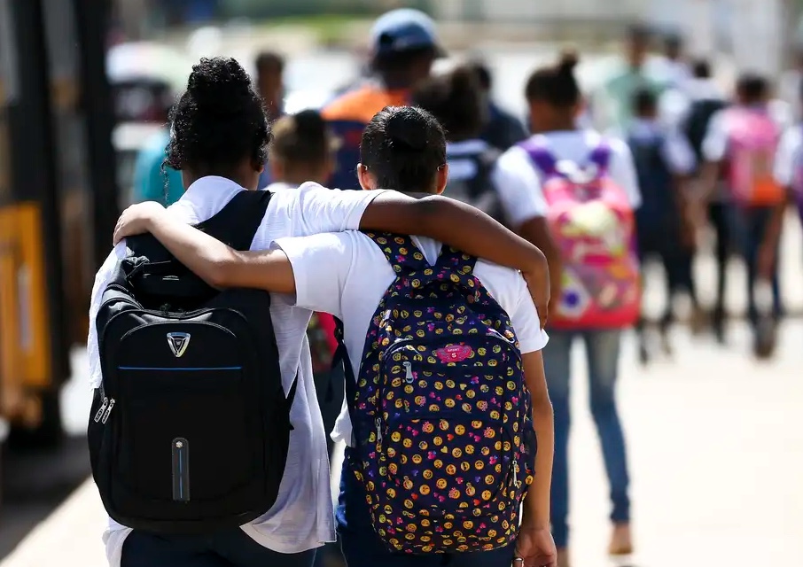 Projeto aprovado na Câmara libera clubes de tiros próximos a escolas