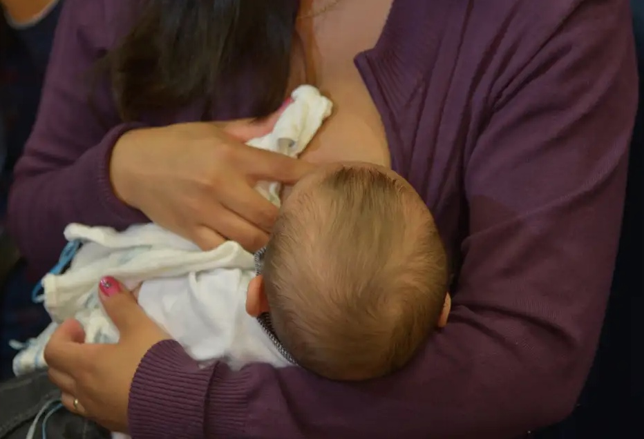 Justiça decide que amamentação na prisão é equiparável a trabalho e pode reduzir pena