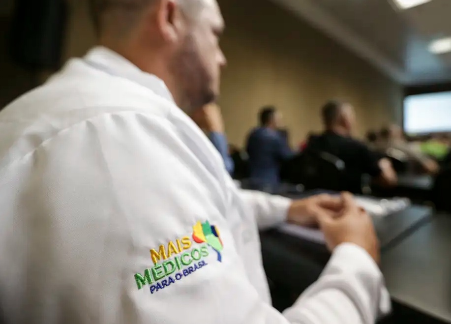 Mais Médicos: Saúde reajusta para R$ 12,5 mil o valor da bolsa 