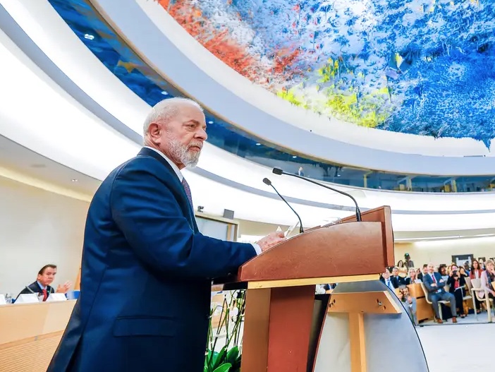 Lula evita responder questão sobre PL antiaborto em passagem pela Suíça