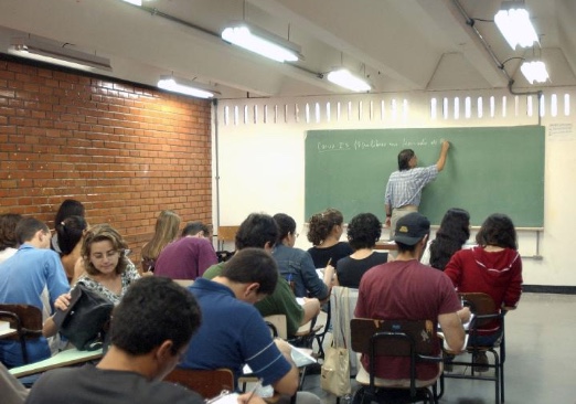 Comissão de Educação do Senado aprova novo ensino médio com disciplinas obrigatórias reforçadas