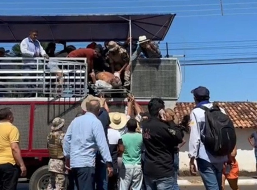 Pré-candidato a prefeito no TO passa mal em cima de trio elétrico e morre