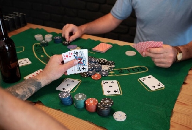 Deputados incluem jogos de azar e carros elétricos no 'imposto do pecado'