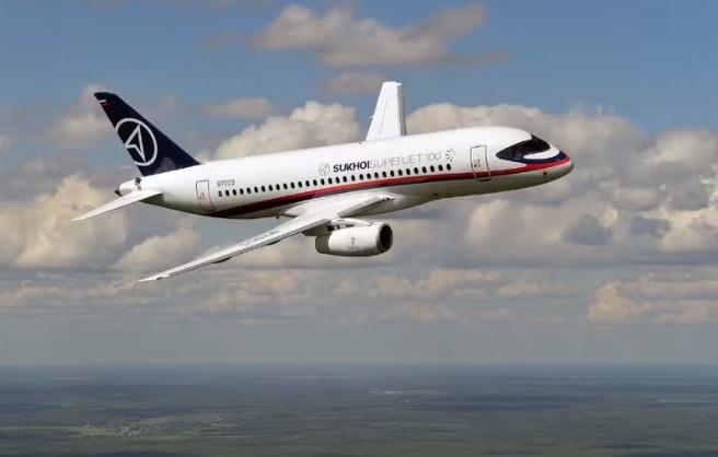 Avião de passageiros cai nos arredores de Moscou; tripulantes morreram 