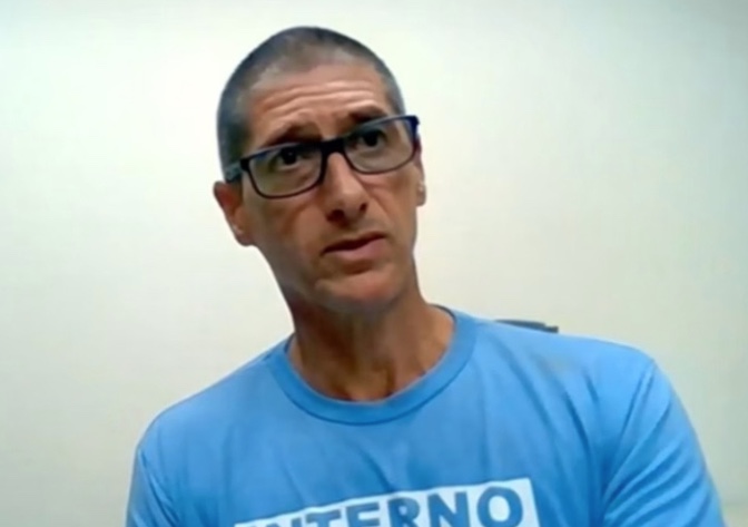 Em cela isolada, Ronnie Lessa alega segurança rigorosa e pede transferência