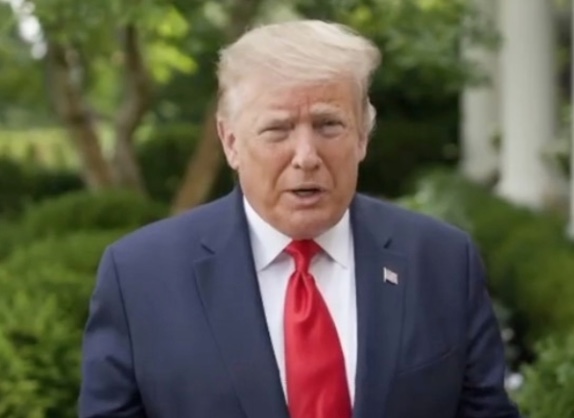 Juíza arquiva processo contra Trump sobre documentos sigilosos