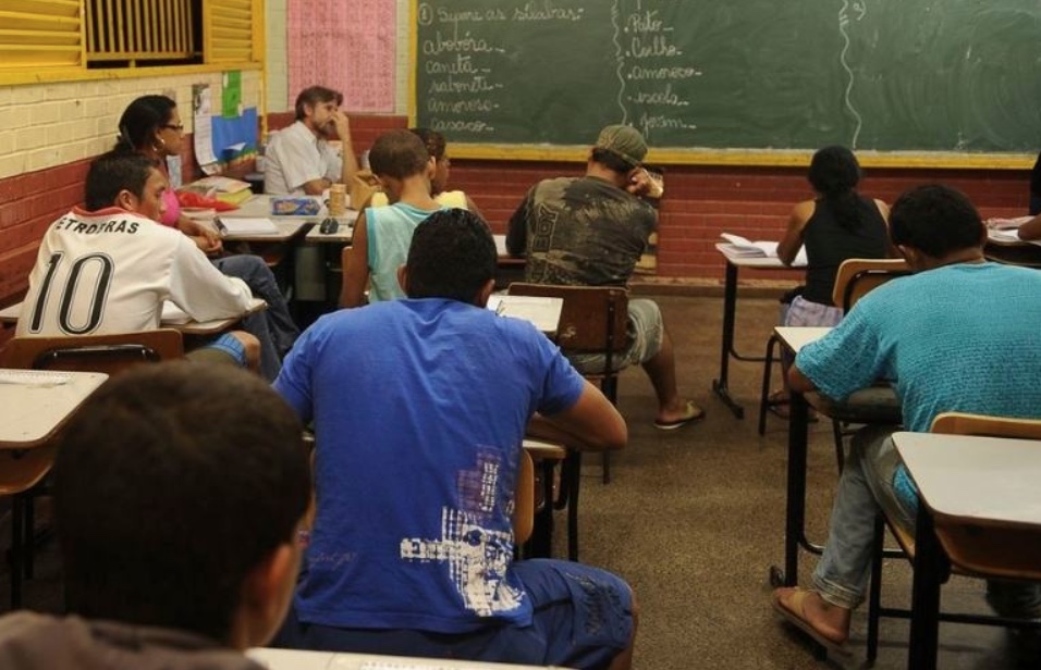 MEC vai investir R$ 16,2 milhões em escolas que oferecem turmas noturnas