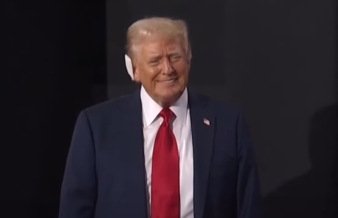 Trump prega unidade e diz ter Deus consigo em convenção pós atentado