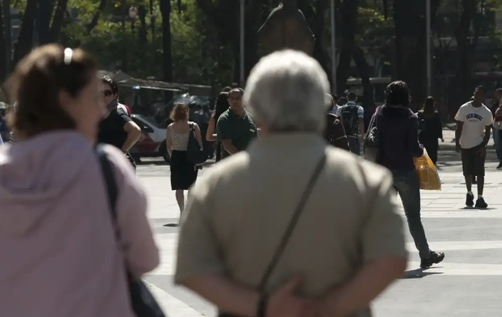 Senado avança com PL que facilita ingresso de idosos nas universidades