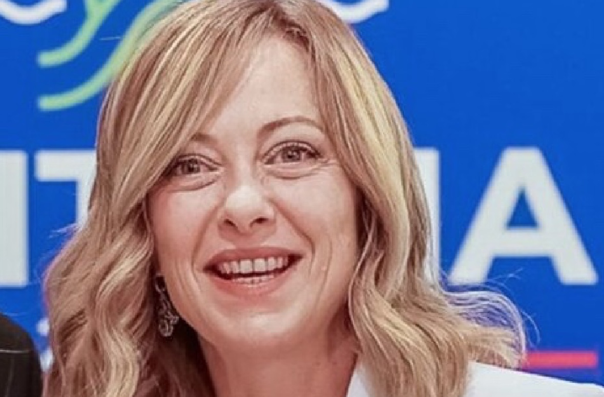 Jornalista é condenada após falar da altura da primeira-ministra da Itália