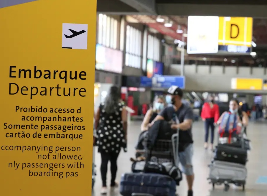 Governo lança primeira fase do Voa Brasil com passagens para aposentados