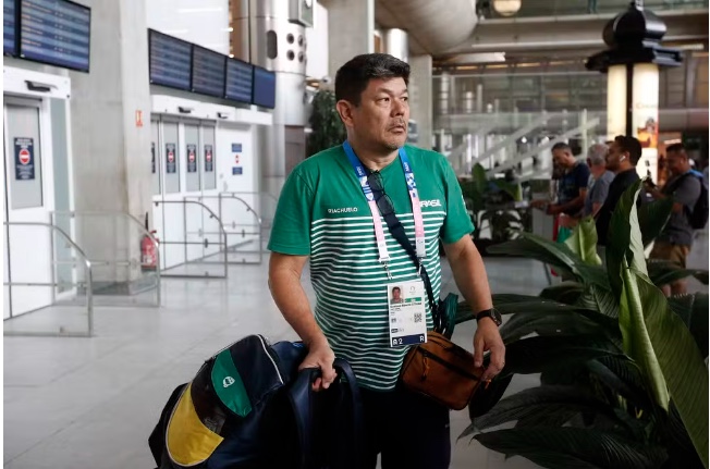 Chefe da natação brasileira sofre acidente e leva mais de 15 pontos