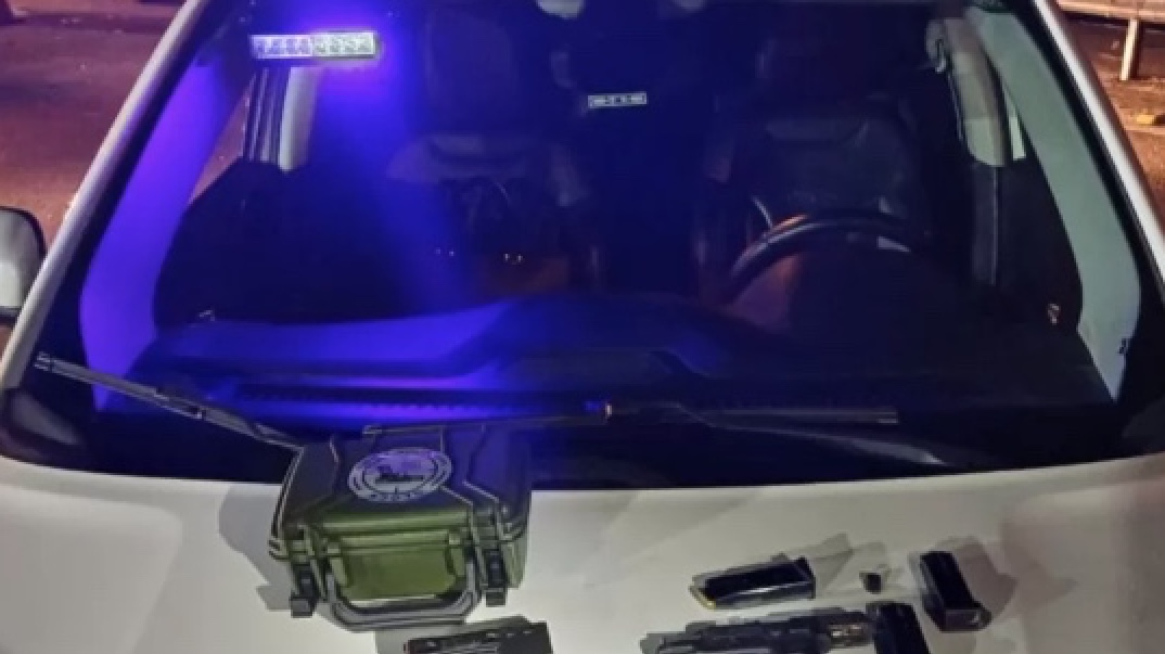 Assessor de deputado federal é preso com carro roubado e arma no RJ