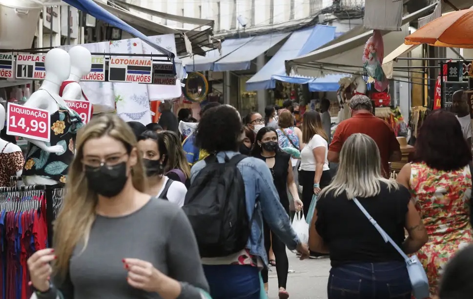 Governo adia regra que restringe trabalho aos feriados para 2025