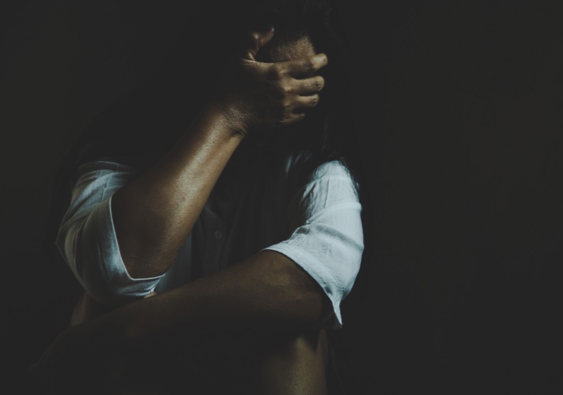  Homem é preso por estuprar e tentar arrancar útero da ex