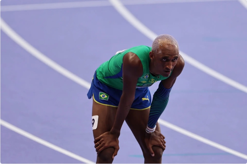 Alison dos Santos se classifica para final dos 400m com barreiras