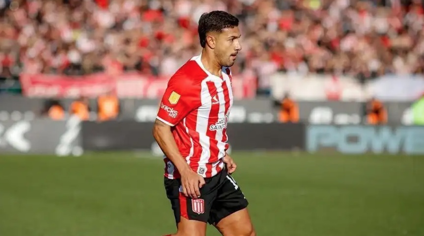 Lateral argentino embarca para se apresentar ao Fortaleza