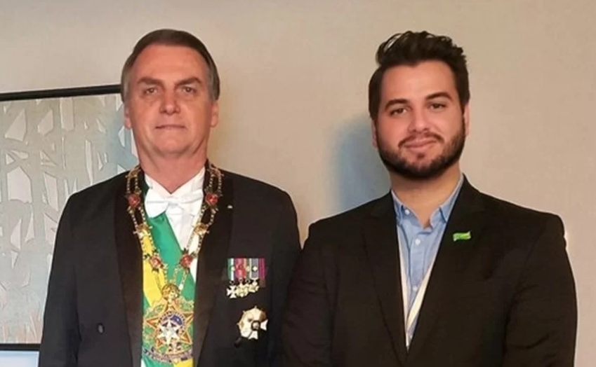 Moraes proíbe Filipe Martins de usar redes sociais e falar com Bolsonaro